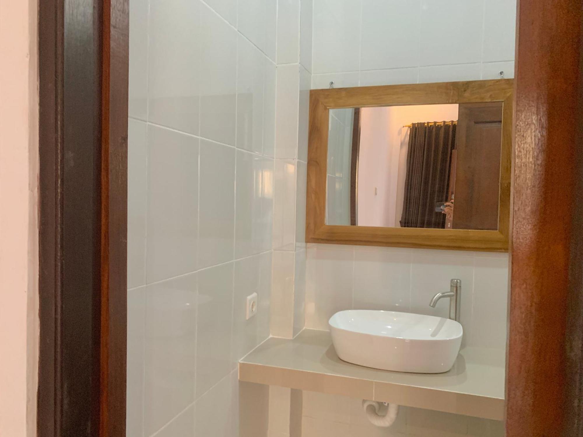 The Lima Home Stay In Canggu Eksteriør billede
