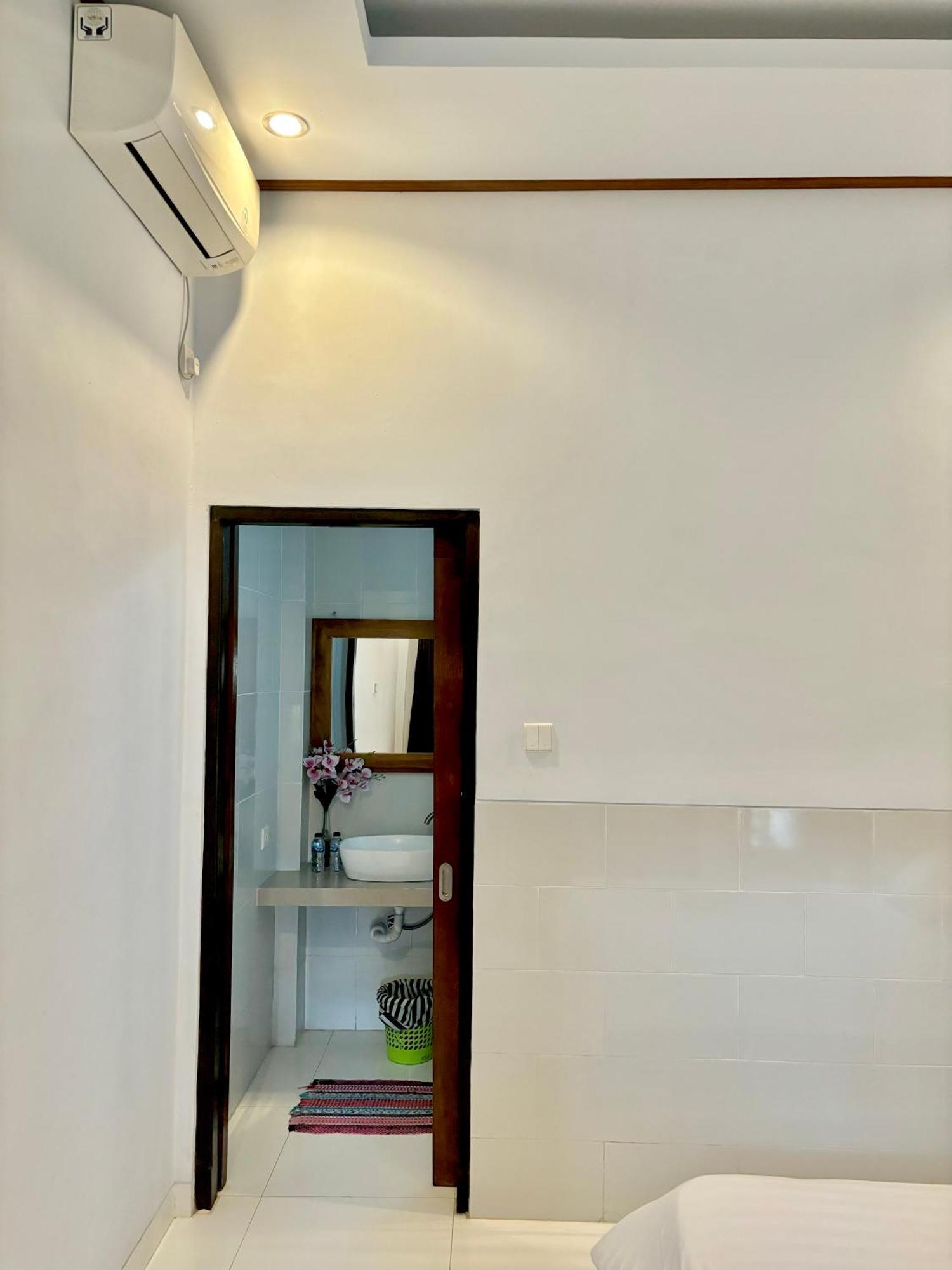 The Lima Home Stay In Canggu Eksteriør billede